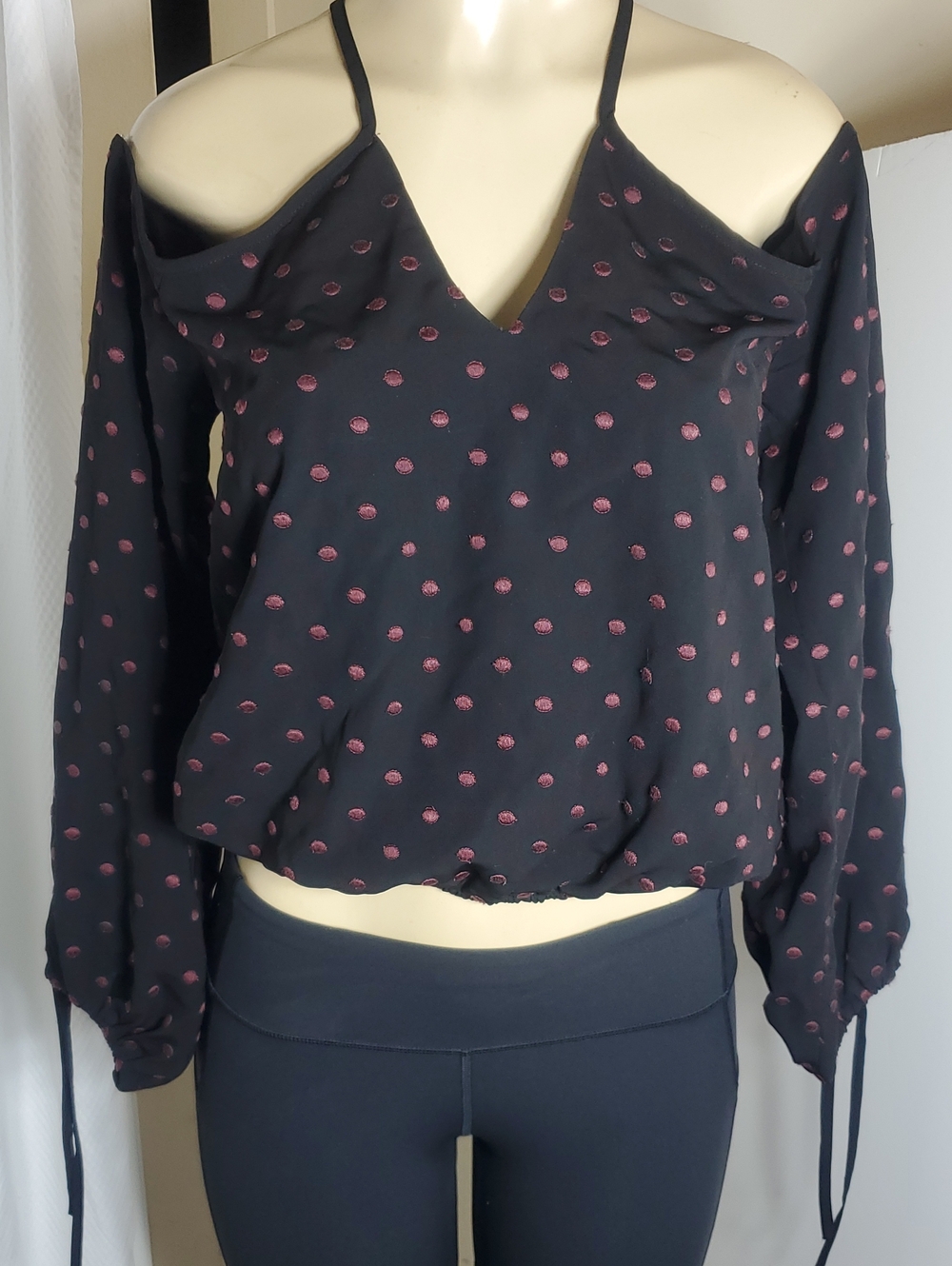 Lovers + Friens Womens Black Cold-Shoulder V-Neck Top Dusty Rose Dots Size S